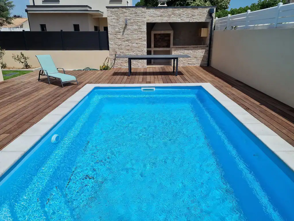 La piscine privative de la Location La villa Manon dans l'Hérault